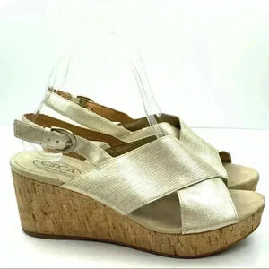 Joan & David Circa Wedge Flatform CJWANDY 7.5 Gold
